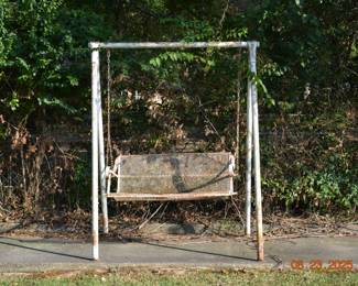 Vintage metal sweetheart swing with frame