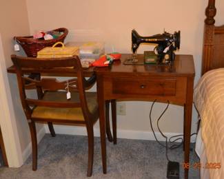 Antique singer sewing machine 99K