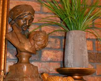 Mother and Child Art Statue
Decor