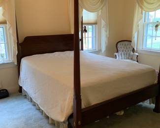 Henkel Harris 4 poster bed. Queen size.