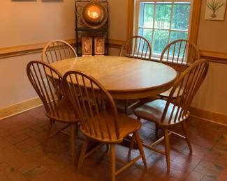 Athol Amish made oak kitchen table and 6 chairs.