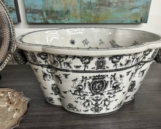 Large porcelain chinoiserie planter
