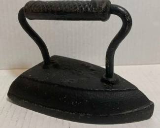Antique Cast Iron 6 Clothes Flat Iron