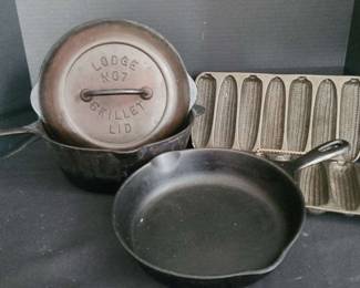 Cast Iron Skillets With Corn Stick Pan