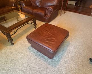 Matching brown leather ottoman, perfect for use with the chair or loveseat. Adds comfort and versatility.