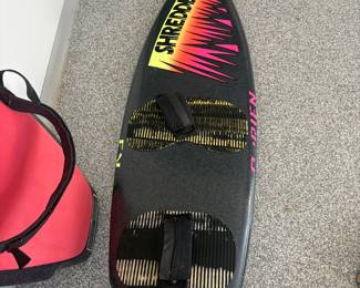 O’Brien Shredder SS 5.6 board – fun, colorful design with adjustable foot straps. Great for water sports enthusiasts looking for thrills on the lake. Lightweight and durable.
