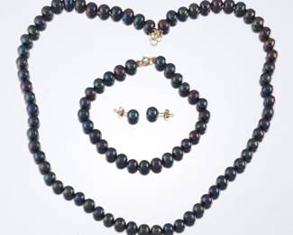 Ladies Gold and Tahitian Pearls Suite
