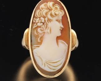 Ladies Retro Gold and Carved Cameo Ring