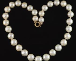 Ladies Gold and 1215.5 MM South Sea Pearls Necklace