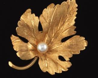 Ladies Vintage Gold and Seed Pearl Maple Leaf Pin Brooch