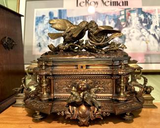 Bronze jewelrycasket.