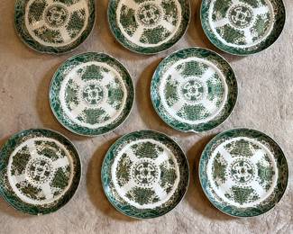 8 Chinese export Fitzhugh green plates. Decorative condition.