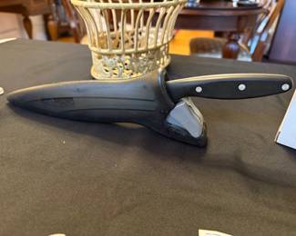 Pampered chef chef’s knife with sharpening case