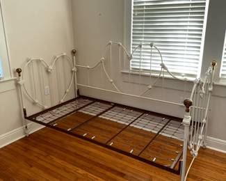Iron day bed