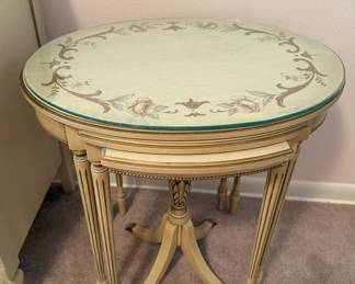 1940s ANTIQUE CREAM PAINTED FRENCH NESTING SIDE TABLE IMPERIAL GRAND RAPIDS DUNCAN PHYFE