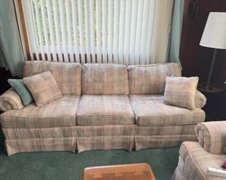 BROYHILL COUCH