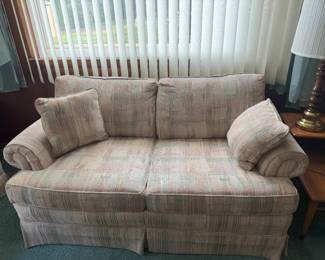 BROYHILL LOVESEAT