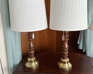 VINTAGE PAIR OF LAMPS