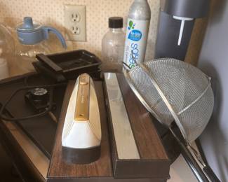 ELECTRIC GRILL AND KNIFE