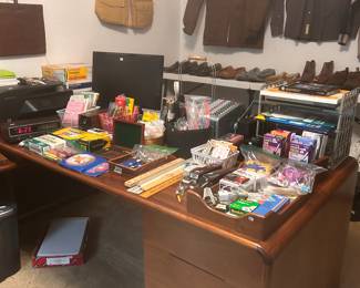BEAUTIFUL OFFICE CORNER DESK