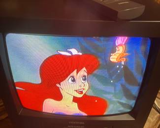TOSHIBA SMALL TV WITH BUILT IN VHS