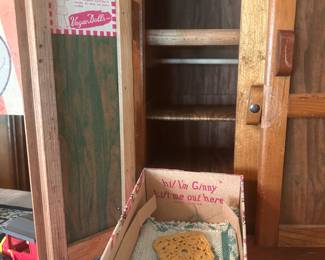 VOGUE GINNIE ORIGINAL BOX AND WARDROBE