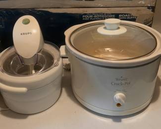 CROCK POT, ICE CREAM MAKER