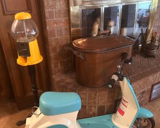 RAZOR KIDS MOTORCYCLE, GUMBALL MACHINE