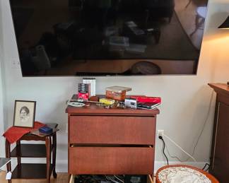 75 inch Sony TV with mount and base mount, remote etc.