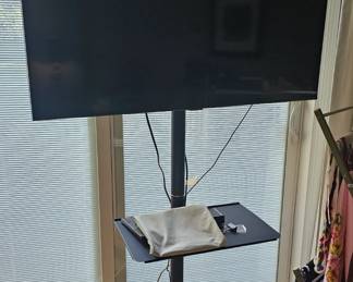 32 inch TV on Floor Stand