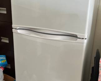 Hot point refrigerator