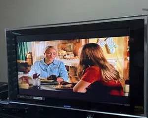 Sony KDL-40XBR3 Full HD 1080p LCD Television with Remote