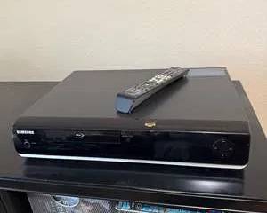Samsung Blu-ray Disc Player BD-P1400 with Remote Control