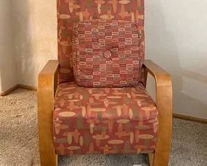 La-Z-Boy Upholstered Lounge Chair with Geometric Pattern