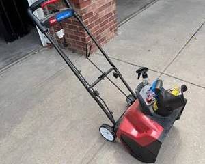 Toro Electric Snow Blower 1800W Compact Design