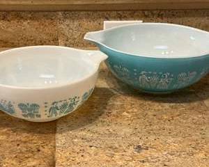 Vintage Pyrex Mixing Bowls Set with Decorative Floral Patterns