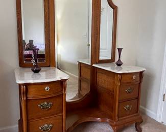 LEXINTON FURNITURE VICTORIAN SAMPLER VANITY AND THREE VIEW MIRRORS