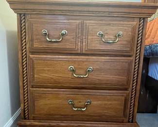 LEXINGTON SIDE TABLE
