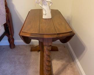 FOLDING VINTAGE BARLEY TWIST TABLE