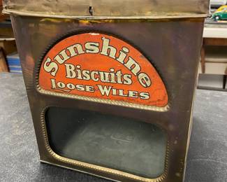 Biscuit tin