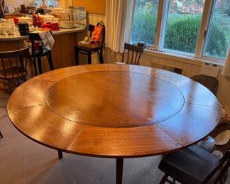 Dyrlund (Denmark)Lotus dining
table with exterior leafs that store under table top