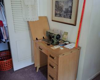 Sewing Machine With Cabinet