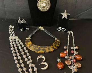 AS185Silver Tones And Animal Print Jewelry