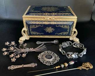 AS198VVintage Fine Costume Jewelry Box