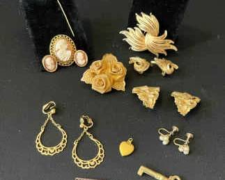 AS170Vintage Gold Toned Jewelry
