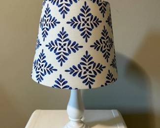 77 WhiteTableLamp