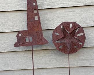 46 MetalLighthouseStarfishGardenArt