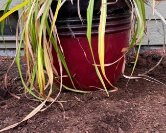 83 1LargeRedBlackCompositePot