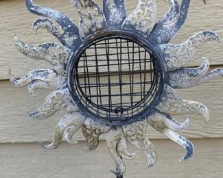 70 MetalGardenBirdFeeder