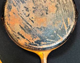 Wagner Round Cast Iron Skillet